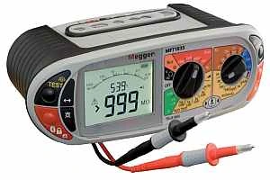Digitální multimetr pro měření elektrických parametrů při revizích.