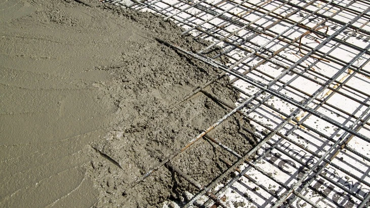 Zvláštní ocelová výztuž pro betonářské práce ve stavebnictví.