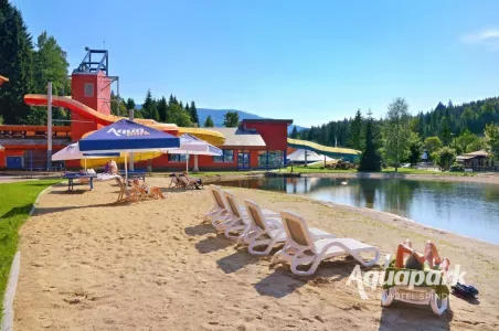 Venkovní aquapark s vodními skluzavkami v Špindlerově Mlýně.