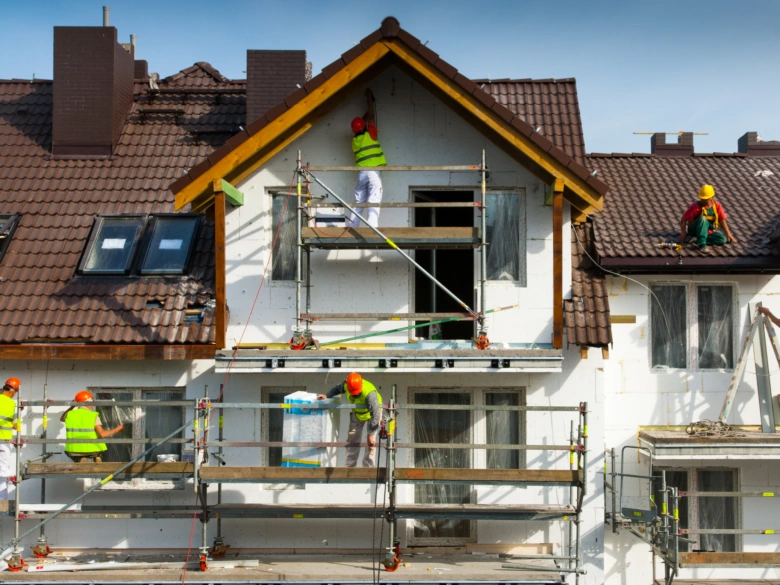 House insulation workers
