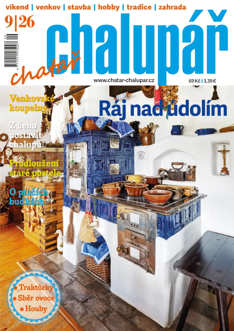 Tradiční kuchyň s dlažbovým kamenem a cihlovými prvky
