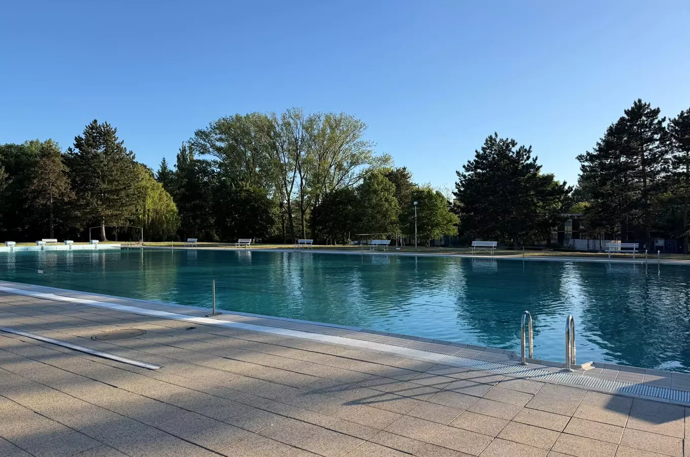 Outdoor swimming pool