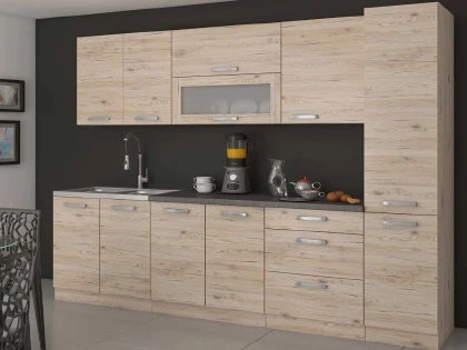 Moderní kuchyňské skříňky s dřevěnou úpravou a pracovní deskou.